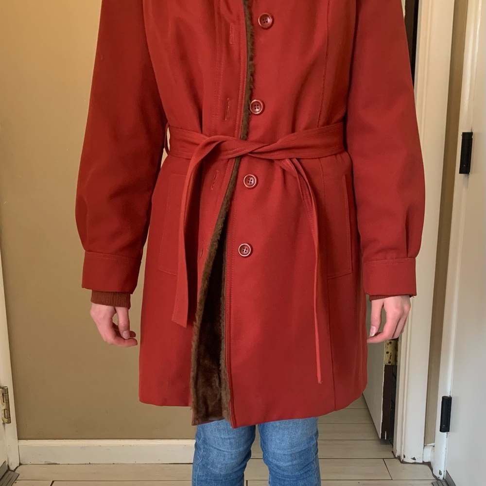Incredible vintage ladies rustic red coat fur lined great condition. Popular!